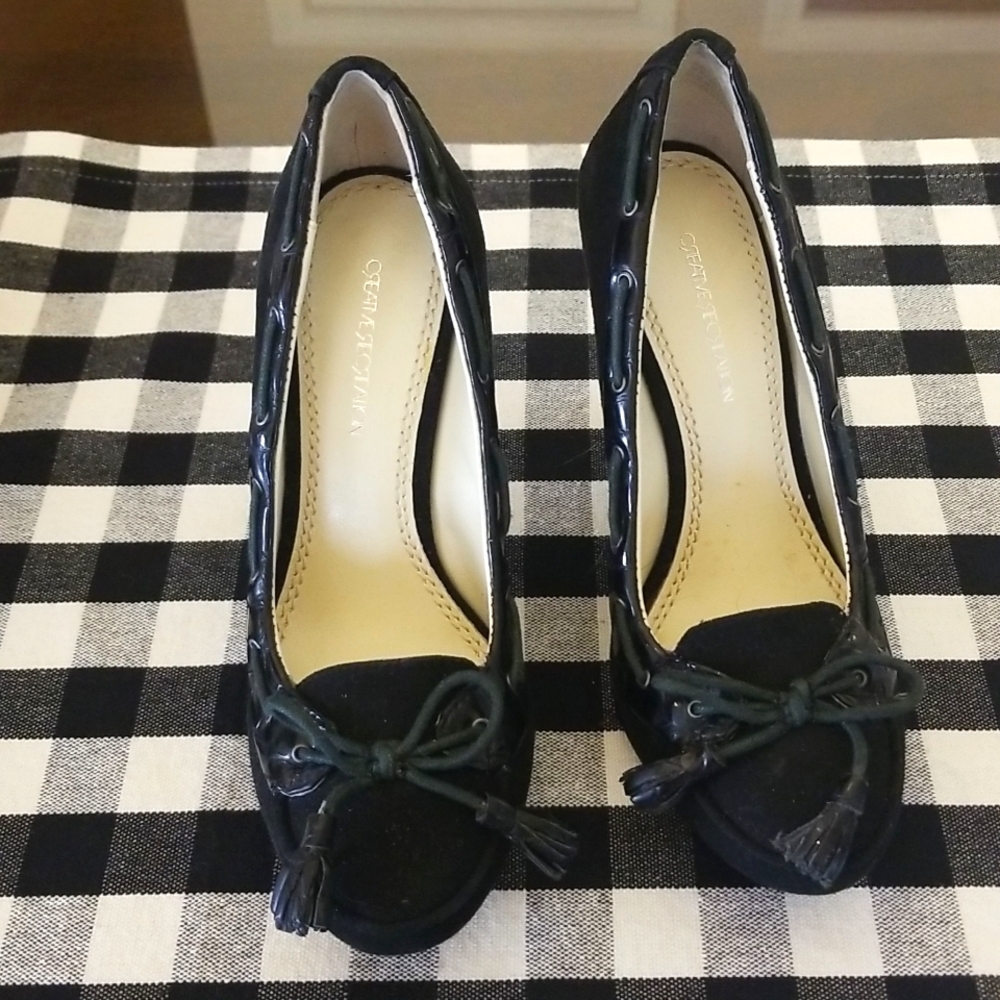 Exquisite creative reaction leather shoes in near perfect condition. Sz 6.5